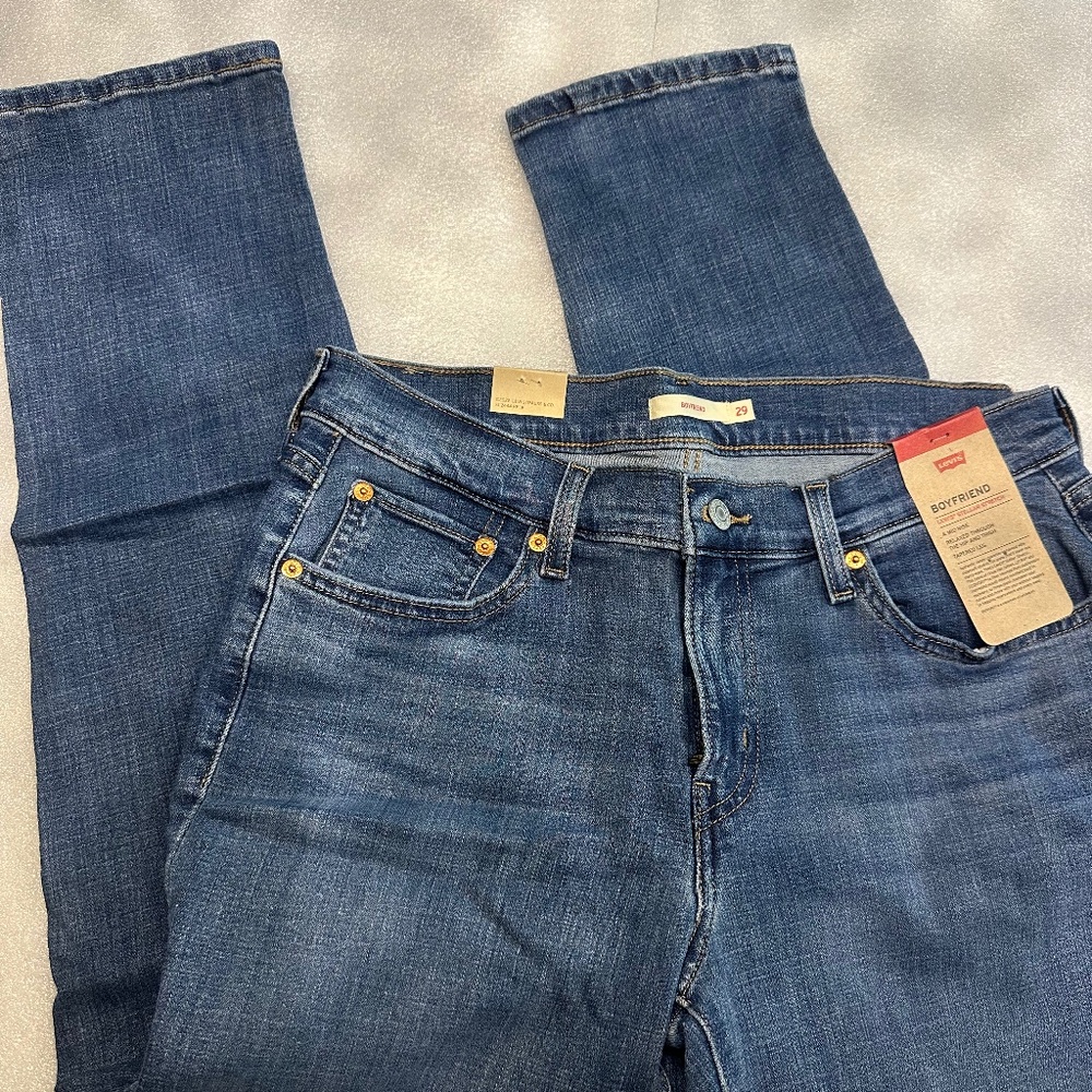 Levi Straus Women's Boyfriend Jean Size 29 x 27